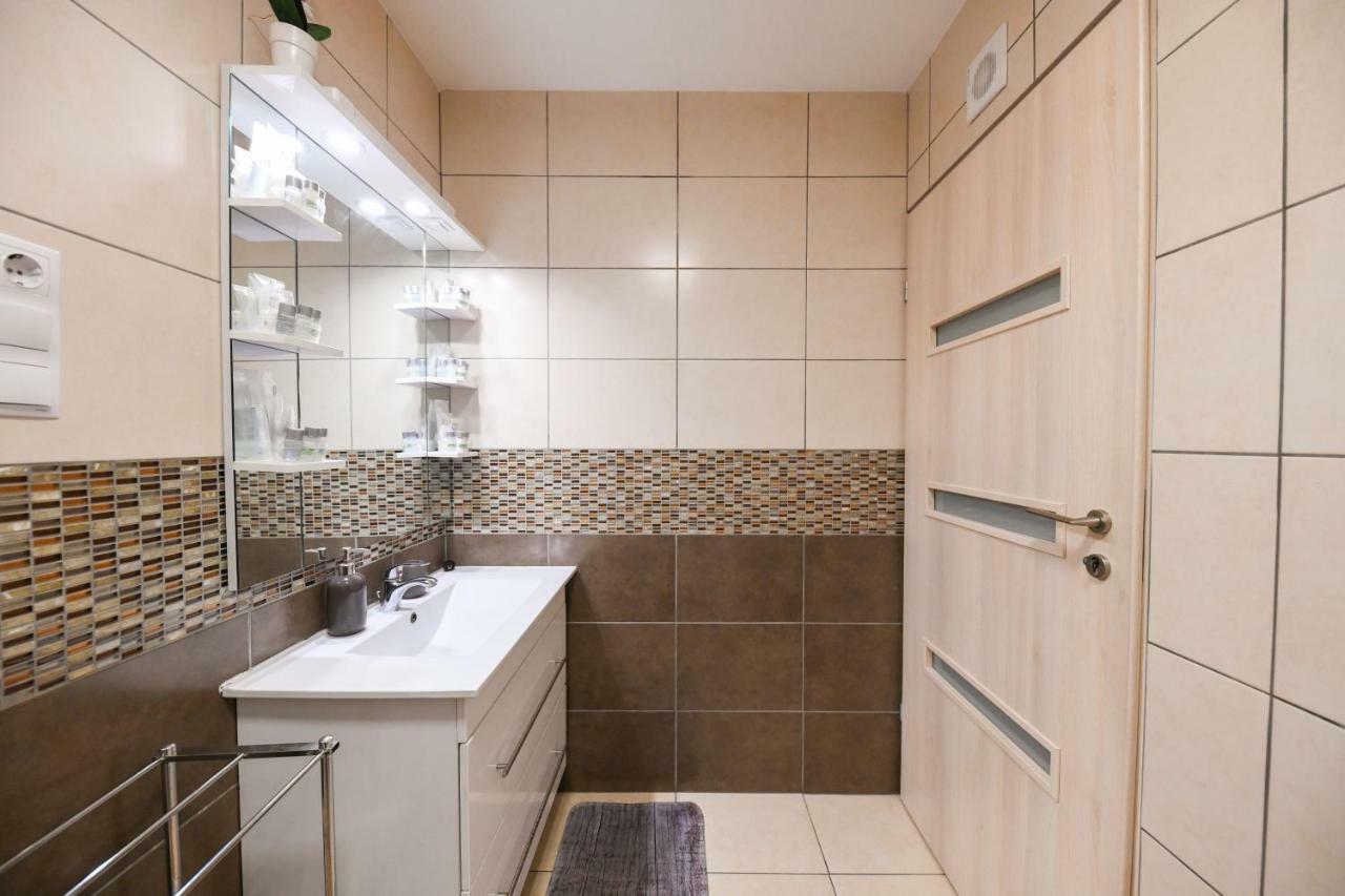 Fireworks Rakoczi - Free Parking - 3 Bedrooms - 2 Bathrooms Budapest Ngoại thất bức ảnh